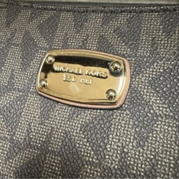 Authentic Michael Kors Jet Set Travel Messenger Bag Crossbody - Picture 6 of 10